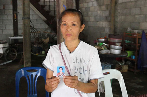 Jandee Boonbandong, the 45-year-old mother of Thanya Kongpeera, shows a photo of her daughter, who reportedly hanged herself at an emergency shelter in Malaysia after being rescued from the flesh trade. The mother suspects foul play, and insists her daughter would never have killed herself. (Photo by Chakkrapan Natanri)