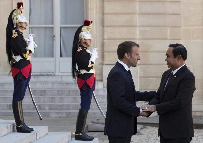 Prayut invites Macron to 2019 summit