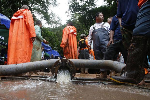 Water is pumped from the flooded Tham Luang cave in Mae Sai district, Chiang Rai, on Wednesday. (AP photo)