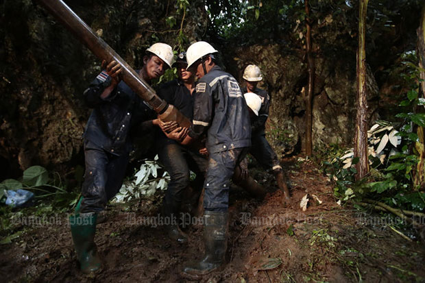 Workers start drilling a hole at Tham Luang on Thursday to try to quickly drain water from the cave. (Photo by Patipat Janthong)