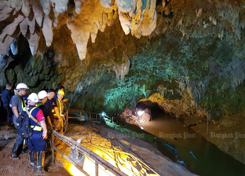 Cave evacuation 'must happen before water rises'