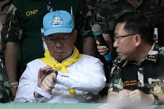 Chiang Rai governor Narongsak Osotthanakorn checks the time during a media briefing at Tham Luang cave in Mae Sai district, Chiang Rai, on Wednesday. (Photo by Patipat Janthong)