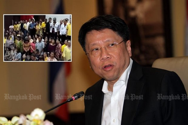 A large and sometimes noisy meeting of teachers (inset) submitted stronger demands for loan relief at the government's help centres, but Minister of Education Teerakiat Jareonsettasin (above) and the prime minister have shown little sympathy for the 'self-inflicted' debt problems. (Main photo by Apichart Jinakul)