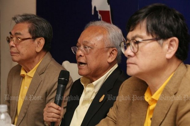 Suthep 'Kamnan' Thaugsuban unveiled the key general policy of his Action Coalition for Thailand (ACT) to the media on Sunday. (Photo by Apichit Jinakul) Suthep 'Kamnan' Thaugsuban unveiled the key general policy of his Action Coalition for Thailand (ACT) to the media on Sunday. (Photo by Apichit Jinakul)