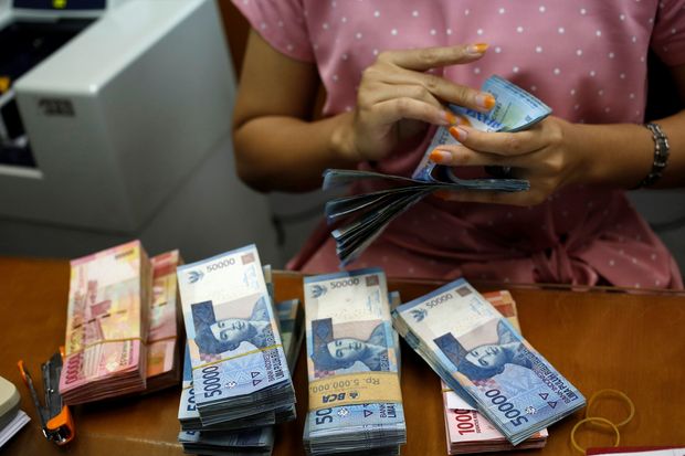 Indonesia slaps tariffs on consumer goods as rupiah slides