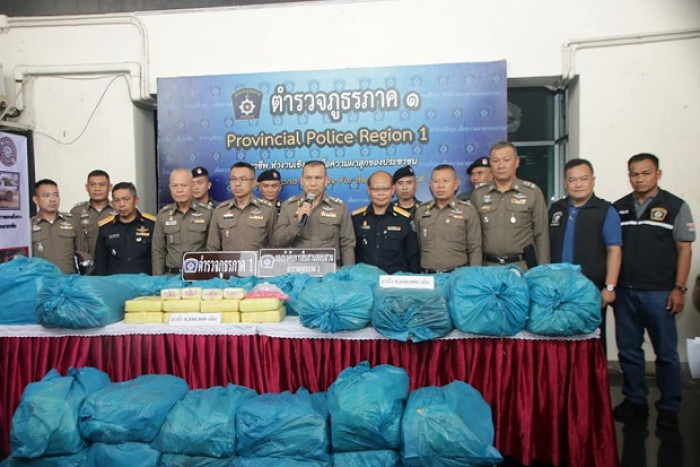 Bangkok Post - B884m worth of speed pills seized after car chase