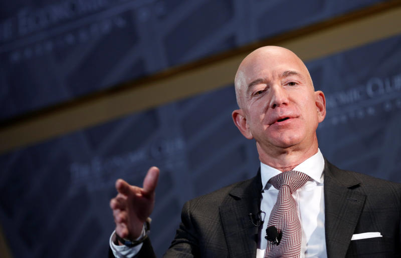 Amazon probing staff data leaks