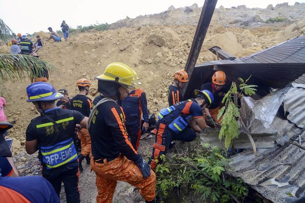 New landslide kills at least 6, buries houses in Philippines