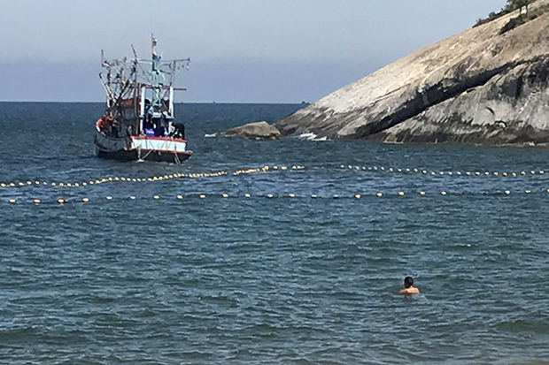 Hua Hin completes laying shark net off beach