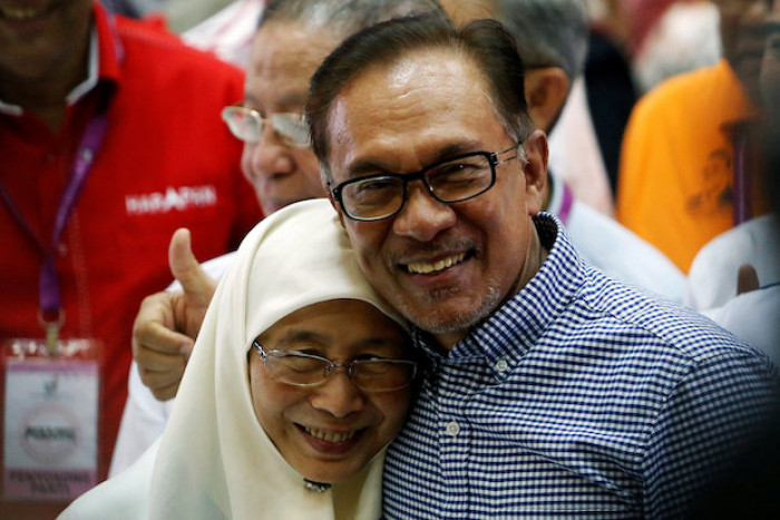 Bangkok Post - Anwar scores landslide win