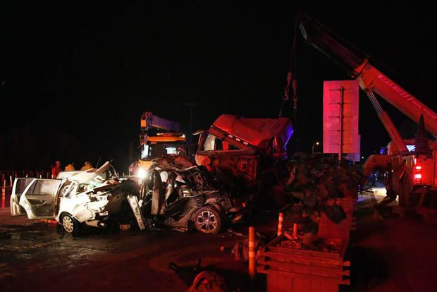 In this Saturday, Nov. 3, 2018, photo released by China's Xinhua News Agency, the aftermath of a highway accident is seen in Lanzhou in northwestern China's Gansu province. (AP photo)