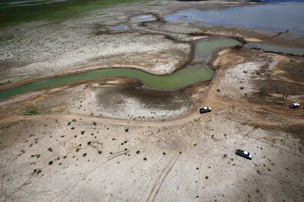 Drought is one problem to be addressed in the 20-year water management plan. Photo shows a small stream of water near the Lamtakong Dam in Nakhon Ratchasima. (AP file photo)