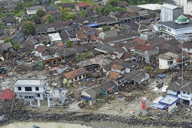 Sick, hungry Indonesians cram shelters after tsunami; 429 dead