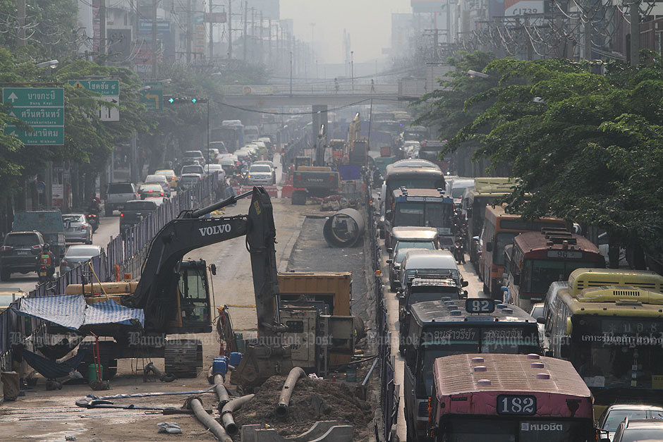 The construction site of the Yellow Line on Lat Phrao Road in the morning. — Pattarapong Chatpattarasill