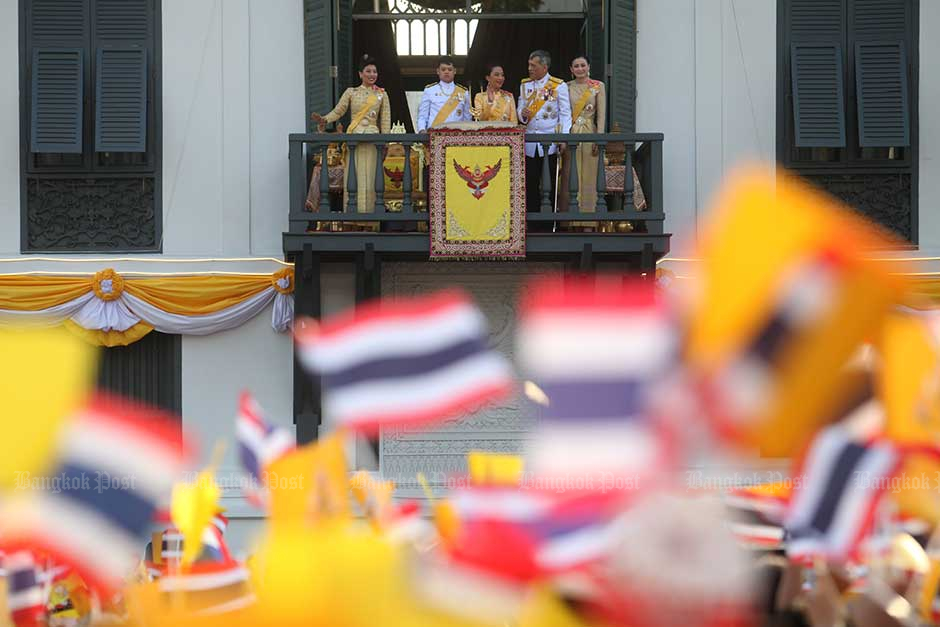 May 6: Their Majesties the King and Queen, accompanied by Her Royal Highness Princess Sirivannavari Nariratana, His Royal Highness Prince Dipangkorn Rasmijoti and HRH Princess Bajrakitiyabha, appeared on the balcony of the Suddhaisavarya Prasad Throne Hall in a grand public audience. — Wichan Charoenkiatpakul