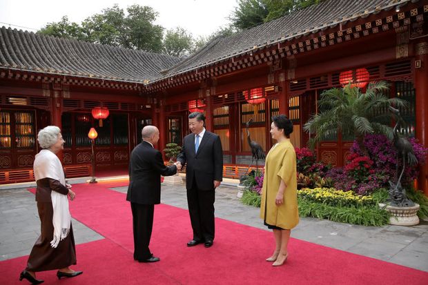 China's President Xi Jinping and his wife Peng Liyuan welcome Cambodia's King Norodom Sihamoni and his mother, former queen Monique at Diaoyutai State Guesthouse, in Beijing, China Sept 19, 2018. (Reuters file photo) China's President Xi Jinping and his wife Peng Liyuan welcome Cambodia's King Norodom Sihamoni and his mother, former queen Monique at Diaoyutai State Guesthouse, in Beijing, China Sept 19, 2018. (Reuters file photo)