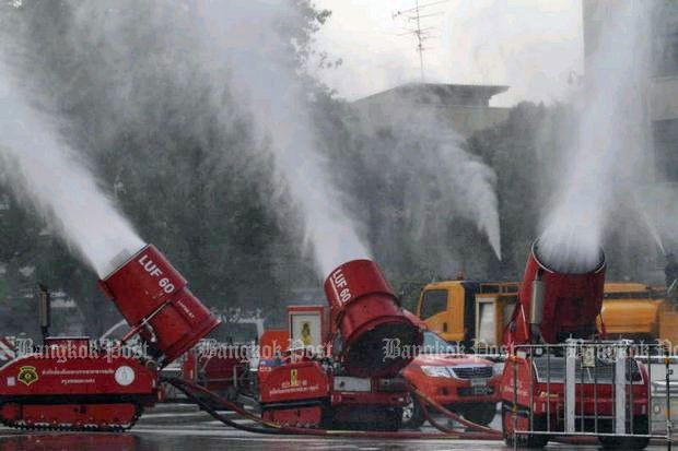 Bangkok firefighters on Monday 'soaked the sky' with high-pressure fire cannons in front of City Hall - a short-term measure to address the hazardous air pollution in the city. (Photo by Apichart Jinakul)