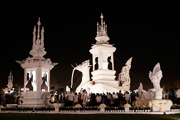 Monk's funeral draws thousands