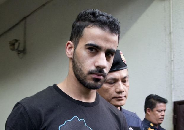 Prison guards escort Bahraini football player Hakeem al-Araibi from a court in Bangkok on Dec 11, 2018. (AP file photo)