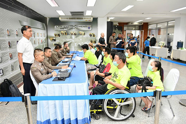 Disabled Chinese caught begging on Bangkok streets