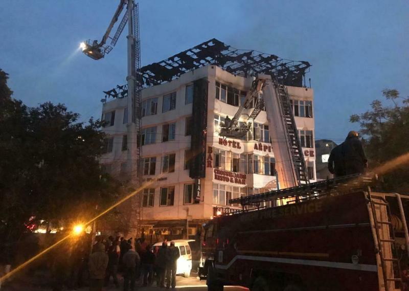 Delhi hotel fire kills 17