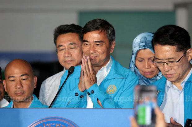 Democrat Party leader Abhisit Vejjajiva announces his resignation at the party's headquarters in Bangkok on late Sunday night. (Photo by Chanat Katanyu)