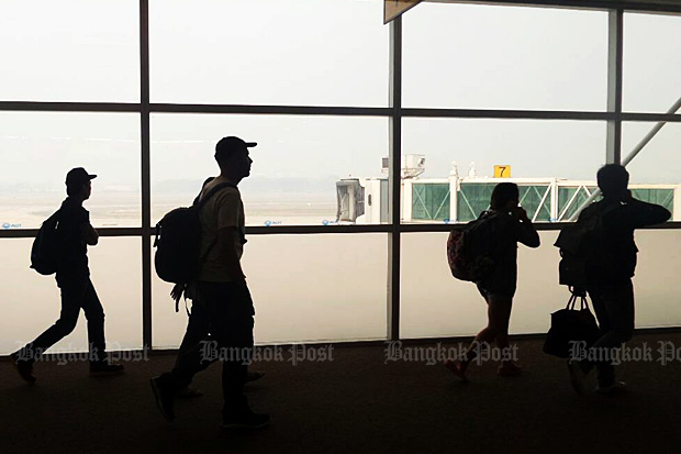 An estimated 11m Thais will travel overseas this year. (Photo by Chanat Katanya)
