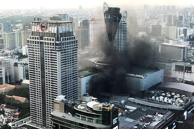 Fire rages on the eighth floor of CentralWorld shopping complex in Pathumwan district, Bangkok, on Wednesday evening. (Police photo)