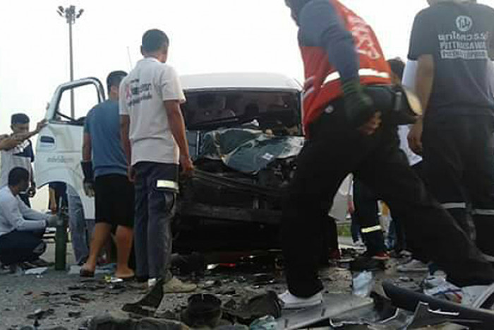 Bangkok Post - 5 tourists hurt in van crash