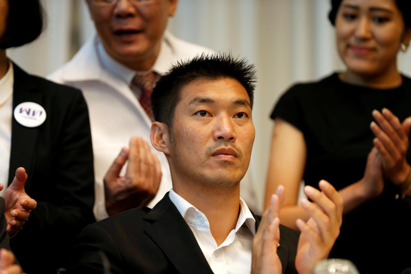 FFP leader to let Dtac release mobile info on transfers of shares