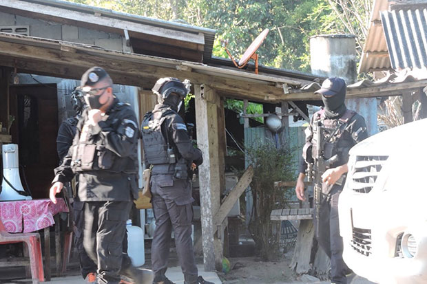 Suspected insurgent killed, policeman hurt in Pattani clash