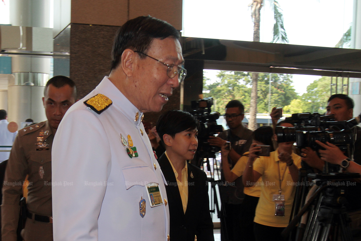 Former National Legislative Assembly president Pornpetch Wichitcholchai walks into the TOT Plc auditorium to attend the first Senate meeting on Friday. (Photo by Tawatchai Kemgumnerd)