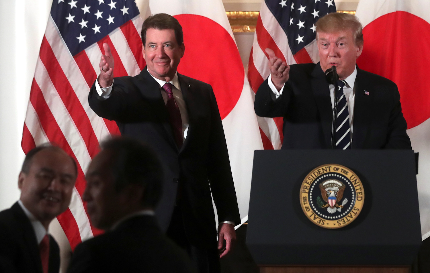 Trump woos Japanese investors