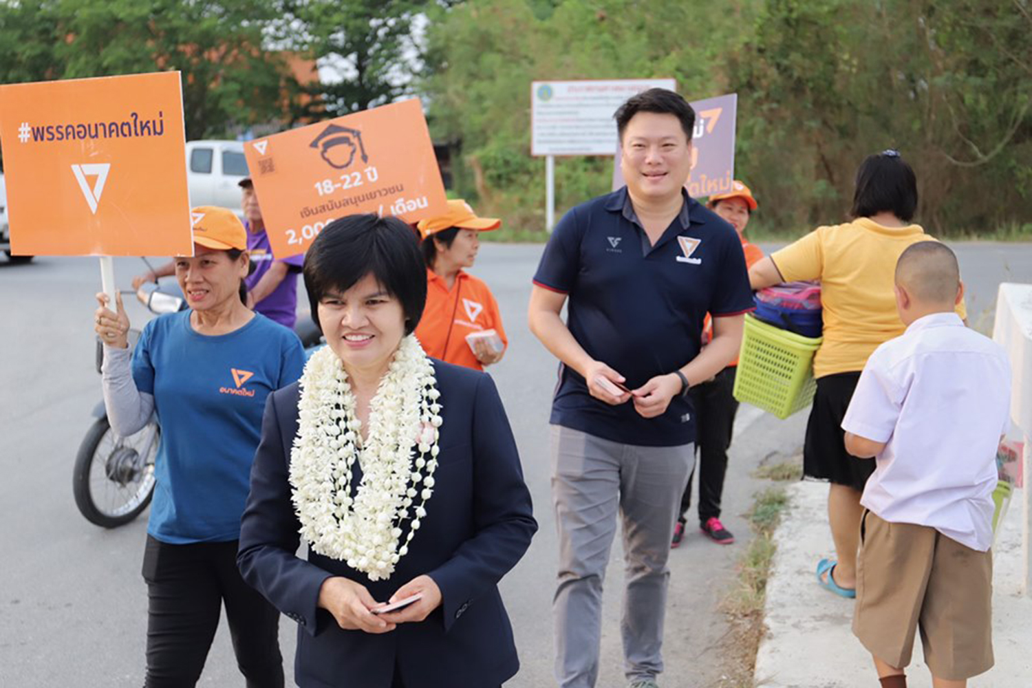 Future Forward Party candidate Srinual Boonlue won a new election in constituency 8 in Chiang Mai on Sunday. (Photo from @FWPthailand Facebook account)