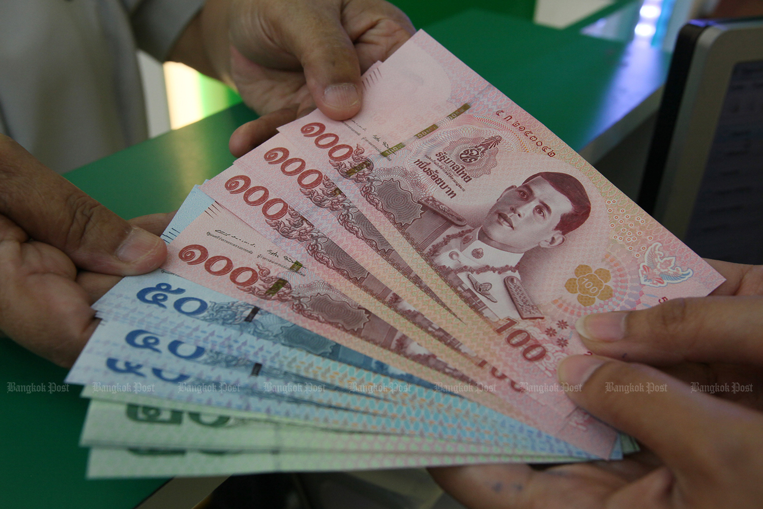 The baht heads for the top spot in in global emerging markets this month. (Photo by Pattanapong Hirunard) The baht heads for the top spot in in global emerging markets this month. (Photo by Pattanapong Hirunard)