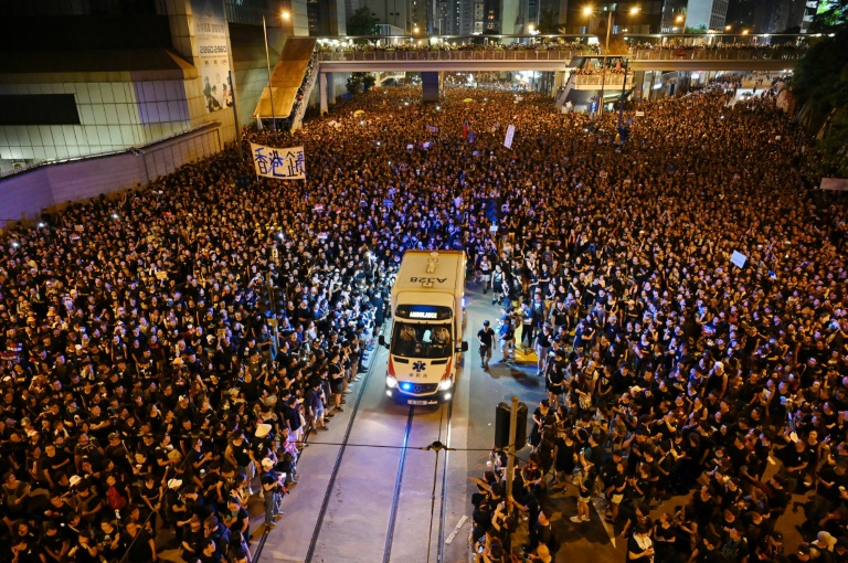 Hong Kong leader apologises as rally chokes city