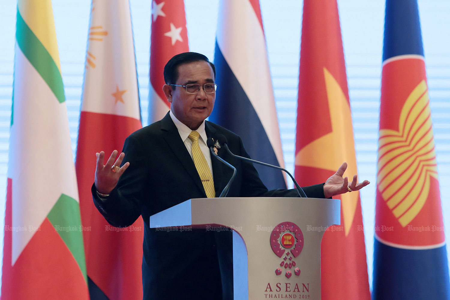 Prime Minister Prayut Chan-o-cha holds a press conference after the end of the Asean Summit at the Athenee Hotel on Sunday. (Photo by Chanat Katanyu)