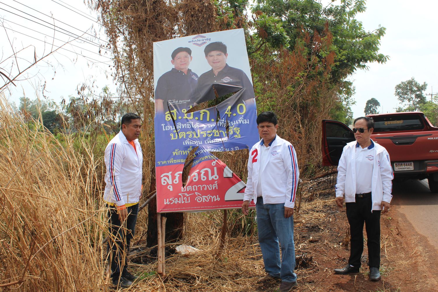 Suporn Atthawong (centre) shows one of his damaged election campaign posters in Nakhon Ratchasima on Feb 24 this year. He asked police to take legal action against the vandals. (Photo by Prasit Tangprasert)