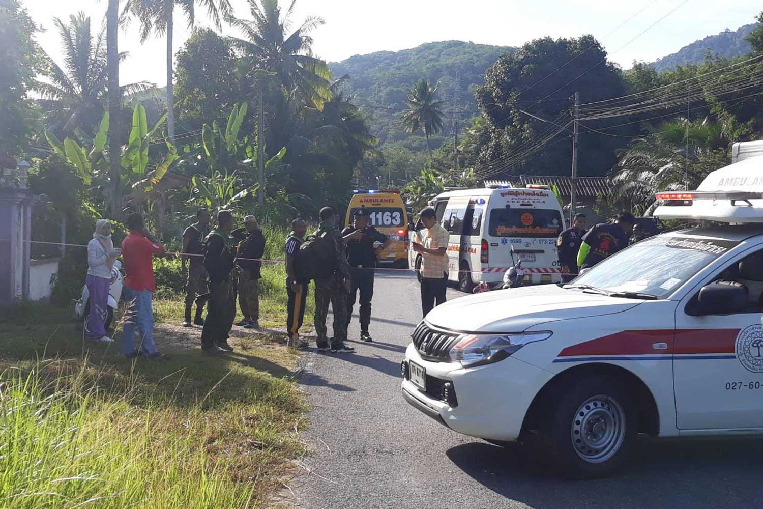 Roadside bomb wounds 3 volunteers