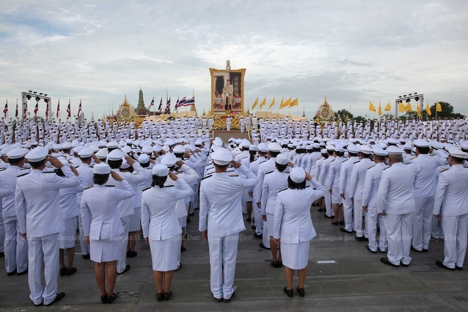 Prime Minister Prayut Chan-o-cha, cabinet ministers and senior government officials salute His Majesty the King during the ceremonies at Sanam Luang on Sunday. (Photo by Chanat Katanyu)