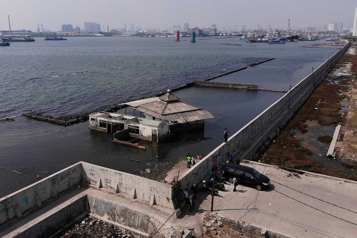 A giant sea wall is used as a barrier to prevent sea water from flowing into land and cause flooding in Jakarta. (AP photo)