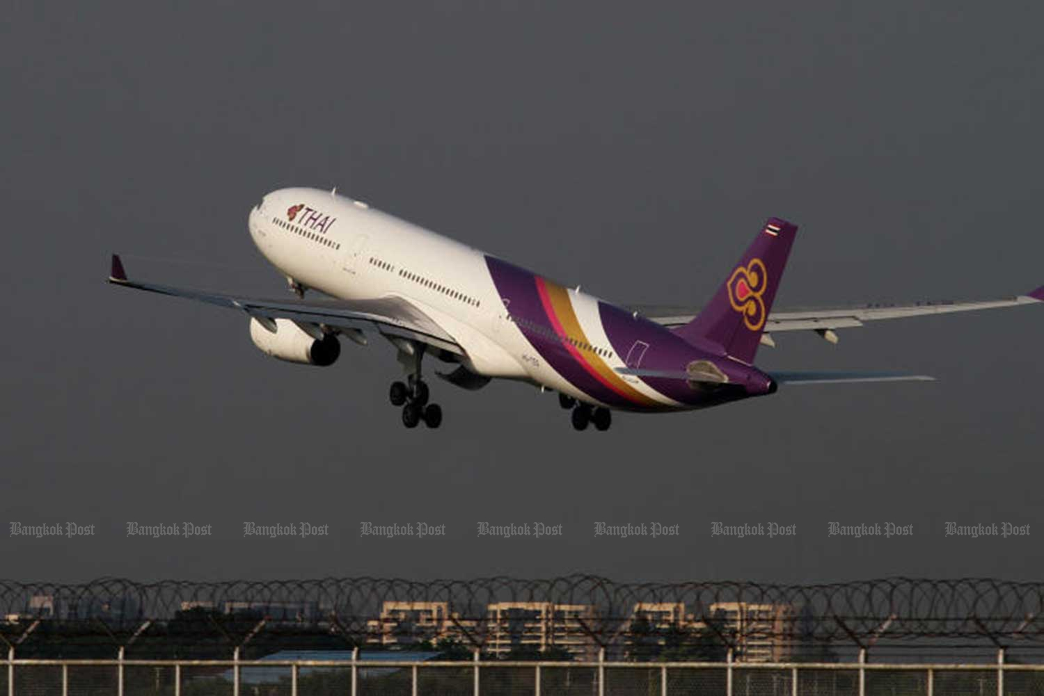 Ailing Thai Airways moves to cut costs, increase revenue