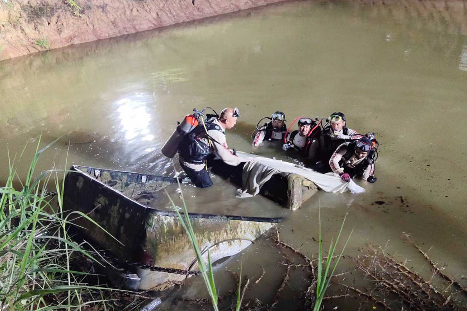 Missing councillor found in submerged pickup