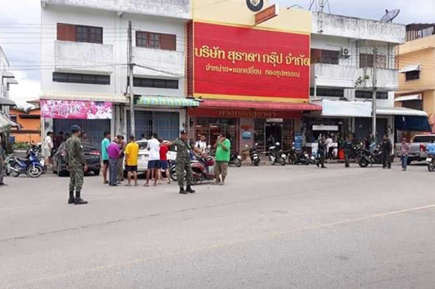 Robbers in ranger uniforms hit Songkhla gold shop