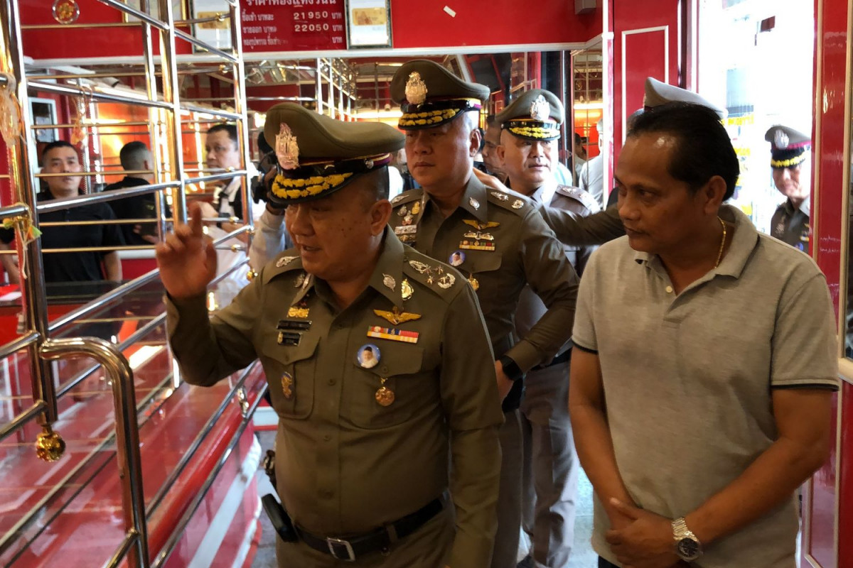 Bangkok Post - Warrants out for gold shop heist suspects