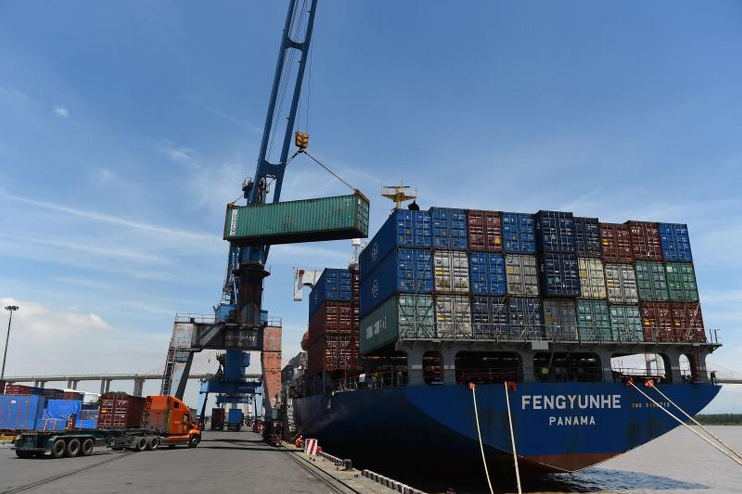 Bangkok Post Cargo ships must switch to lesspolluting fuel from Jan 1