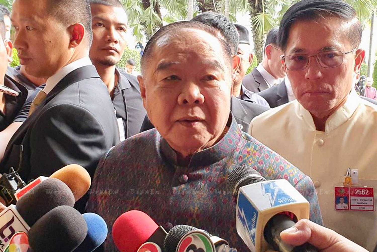 Deputy Prime Minister Prawit Wongsuwon says the news report of Deputy Agriculture Minister Thammanat Prompao's time in an Australian jail for heroin smuggling is an individual matter he must handle himself, and will not affect the government. (Photo by Wassana Nanuam)