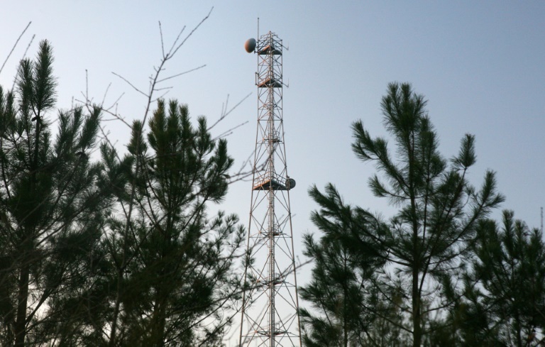 Investigators are looking into how mobile devices can be connected to several phone towers at once, among other issues. Investigators are looking into how mobile devices can be connected to several phone towers at once, among other issues.