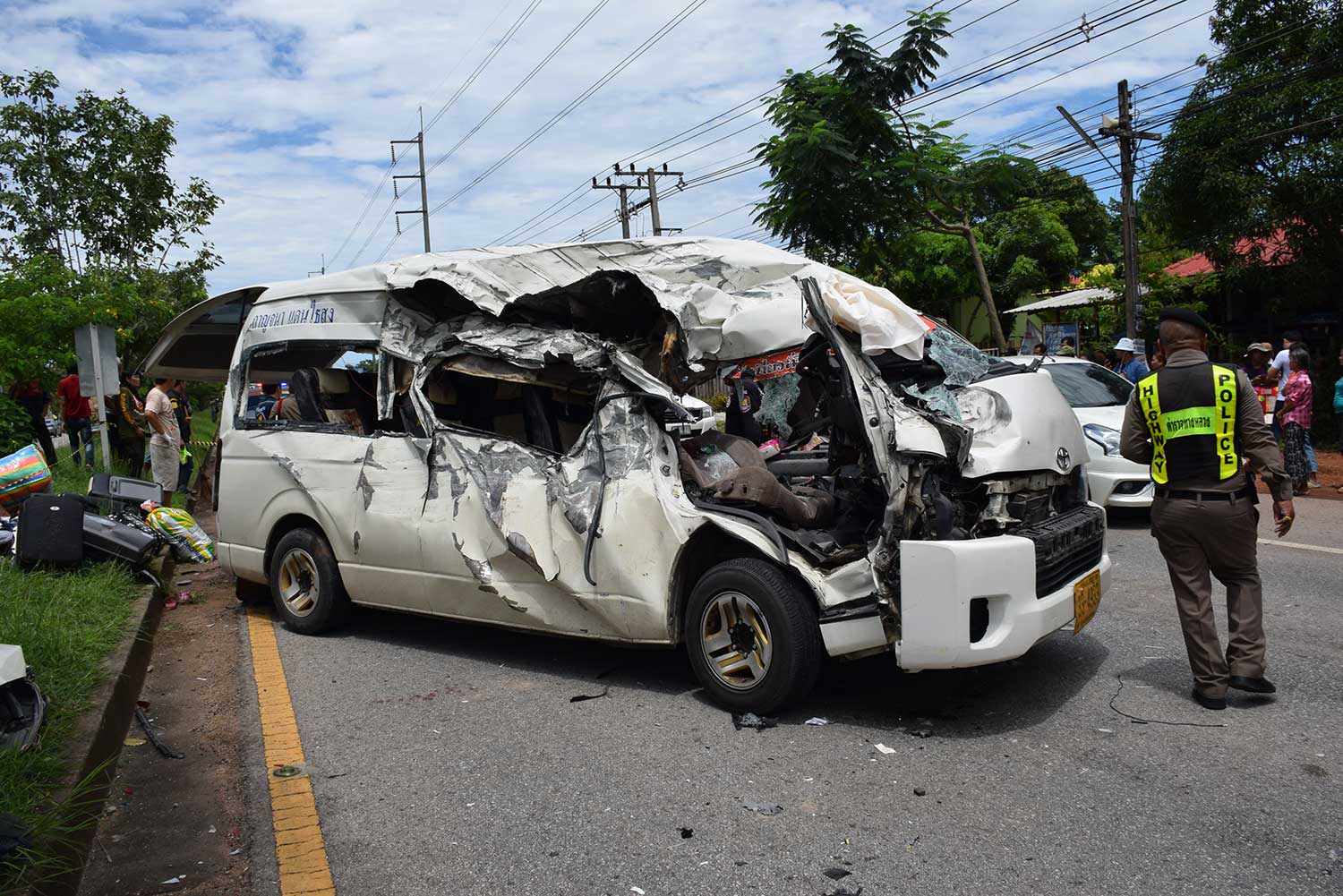 Car crashes head-on into passenger van