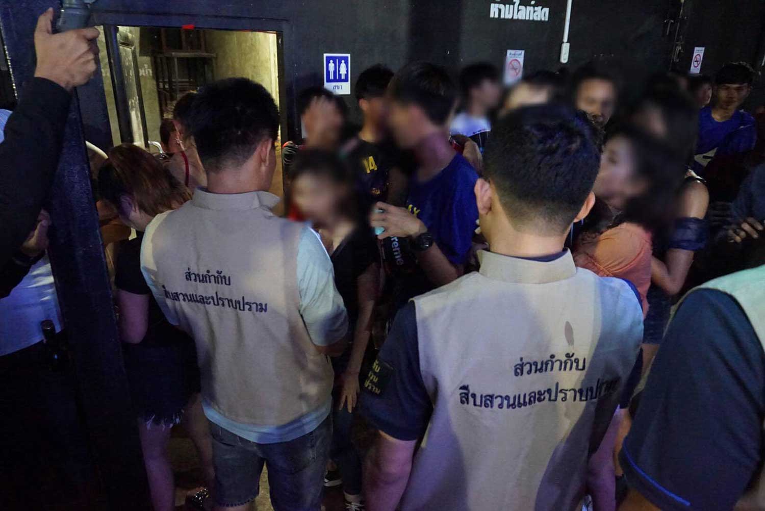 Officials round up patrons, many of them underage, during a raid on Club64 Pub & Restaurant in Sukhothai early Saturday. (Photo from the Facebook page of the Department of Provincial Administration’s investigation and suppression office) Officials round up patrons, many of them underage, during a raid on Club64 Pub & Restaurant in Sukhothai early Saturday. (Photo from the Facebook page of the Department of Provincial Administration’s investigation and suppression office)